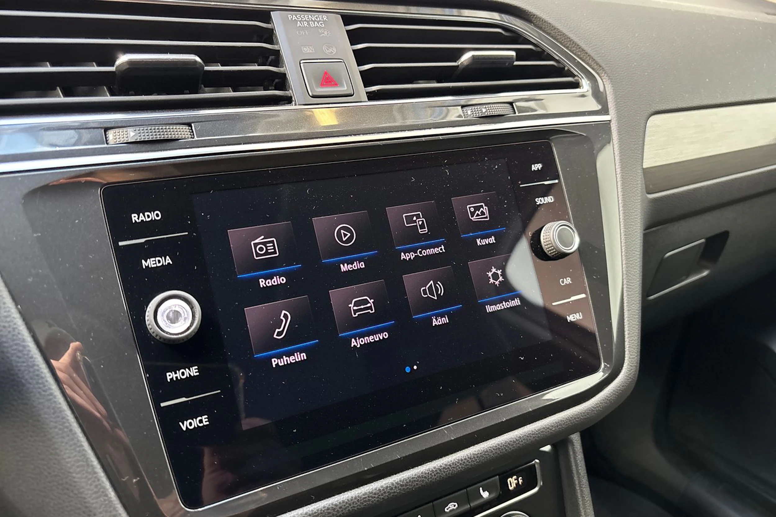 valkoinen Volkswagen Tiguan Allspace 2018 kuva 28.