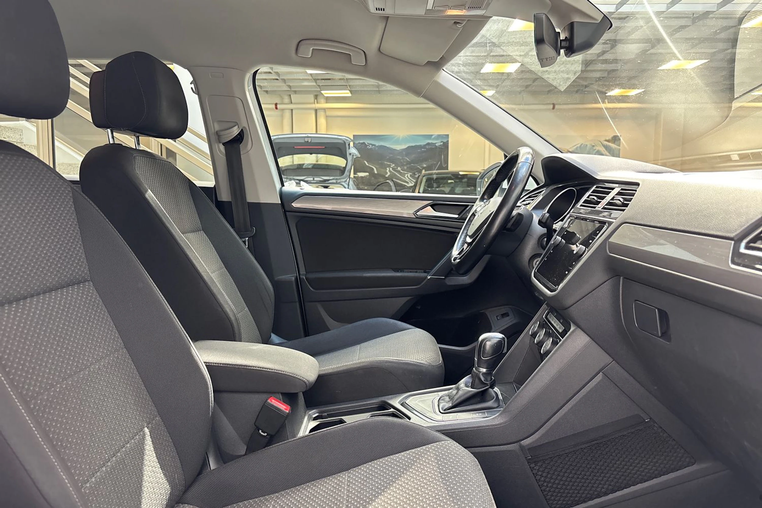 valkoinen Volkswagen Tiguan Allspace 2018 kuva 29.