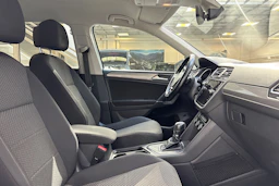 valkoinen Volkswagen Tiguan Allspace 2018 kuva 29.