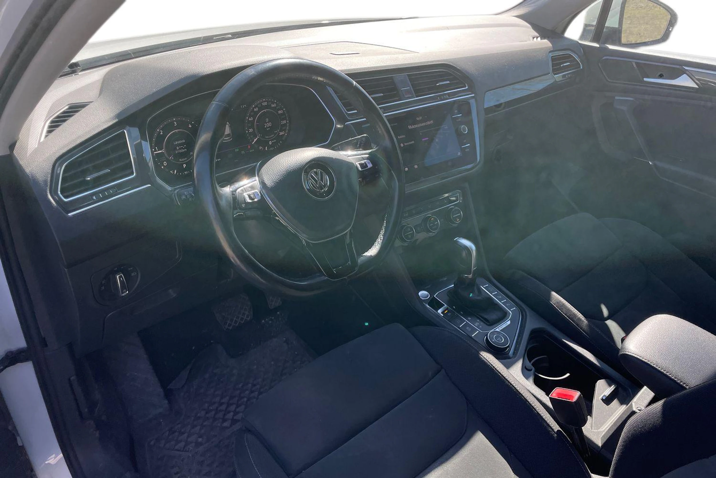 Valkoinen Volkswagen Tiguan Allspace 2018 kuva 3.