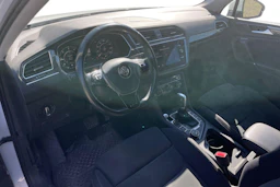 Valkoinen Volkswagen Tiguan Allspace 2018 kuva 3.