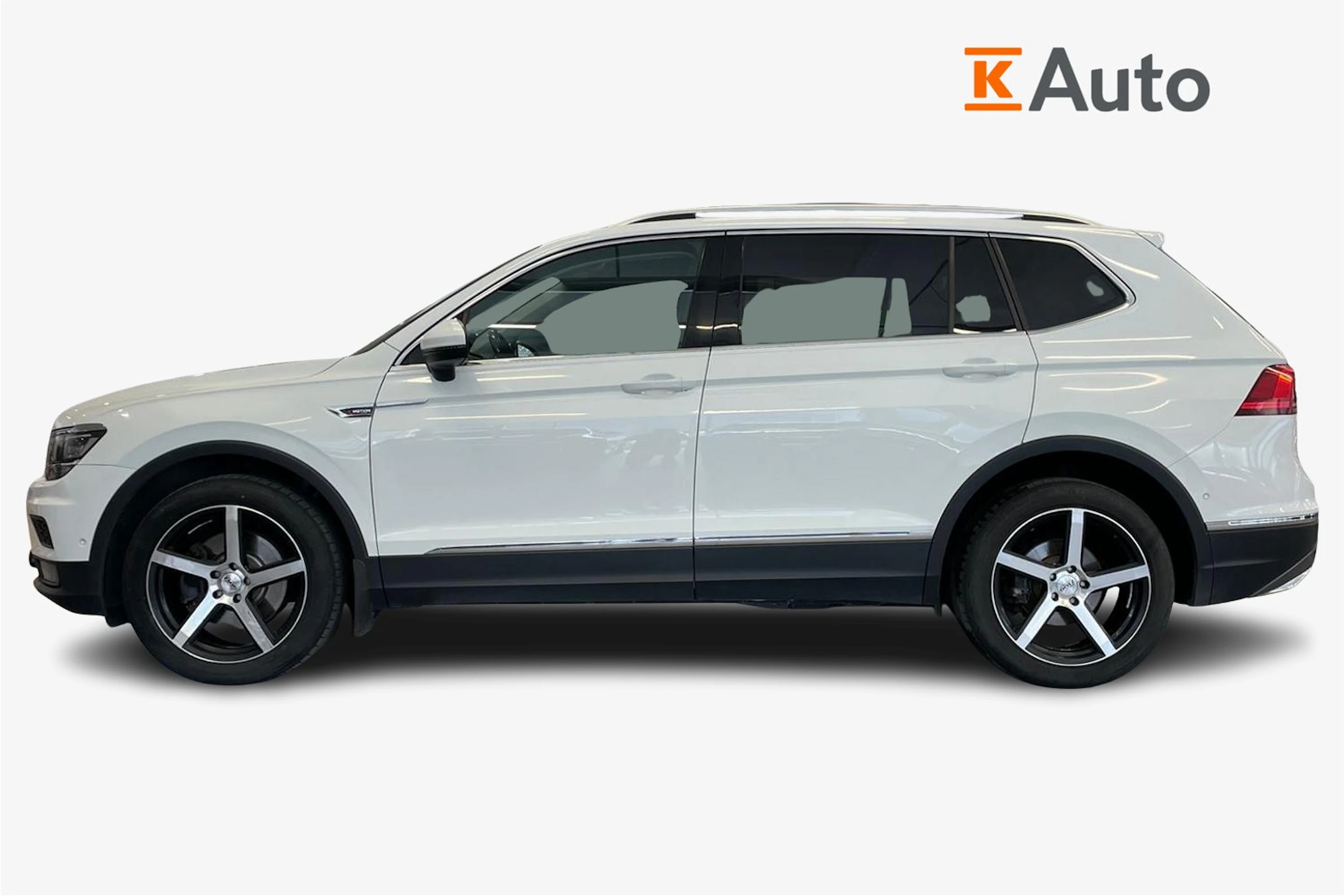 Valkoinen Volkswagen Tiguan Allspace 2018 kuva 7.