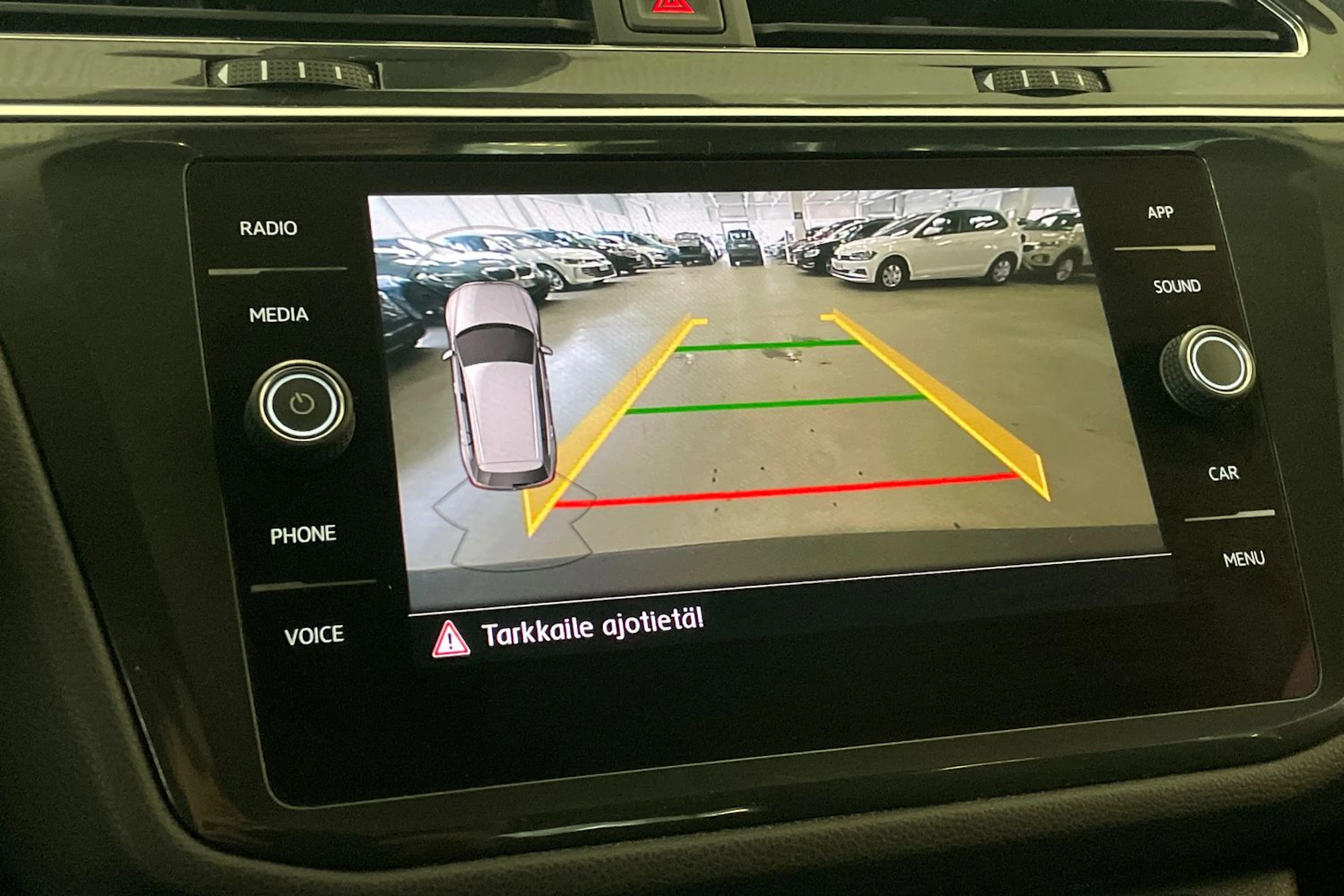 Valkoinen Volkswagen Tiguan Allspace 2018 kuva 16.