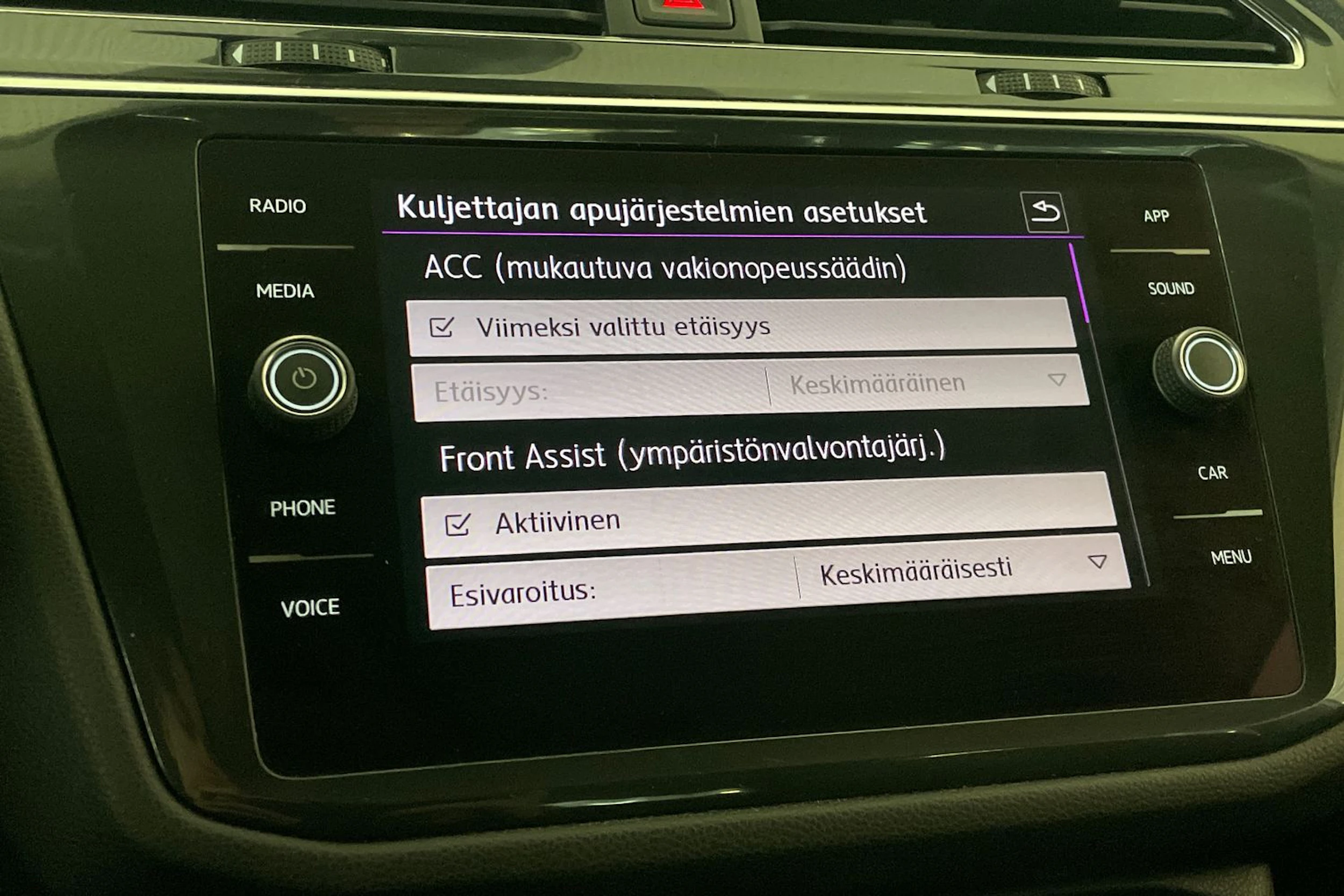 Valkoinen Volkswagen Tiguan Allspace 2018 kuva 18.