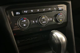 Valkoinen Volkswagen Tiguan Allspace 2018 kuva 24.