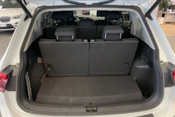 Valkoinen Volkswagen Tiguan Allspace 2018 kuva 26.