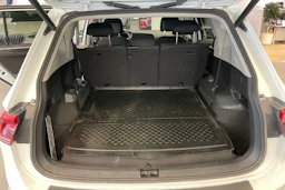 Valkoinen Volkswagen Tiguan Allspace 2018 kuva 30.