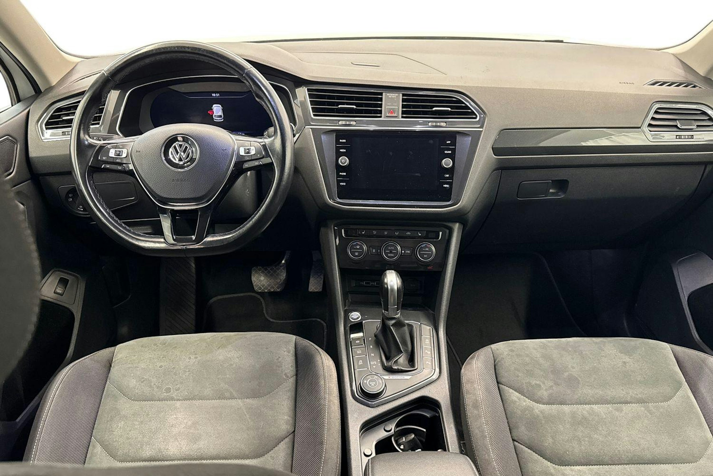 valkoinen Volkswagen Tiguan Allspace 2018 kuva 9.
