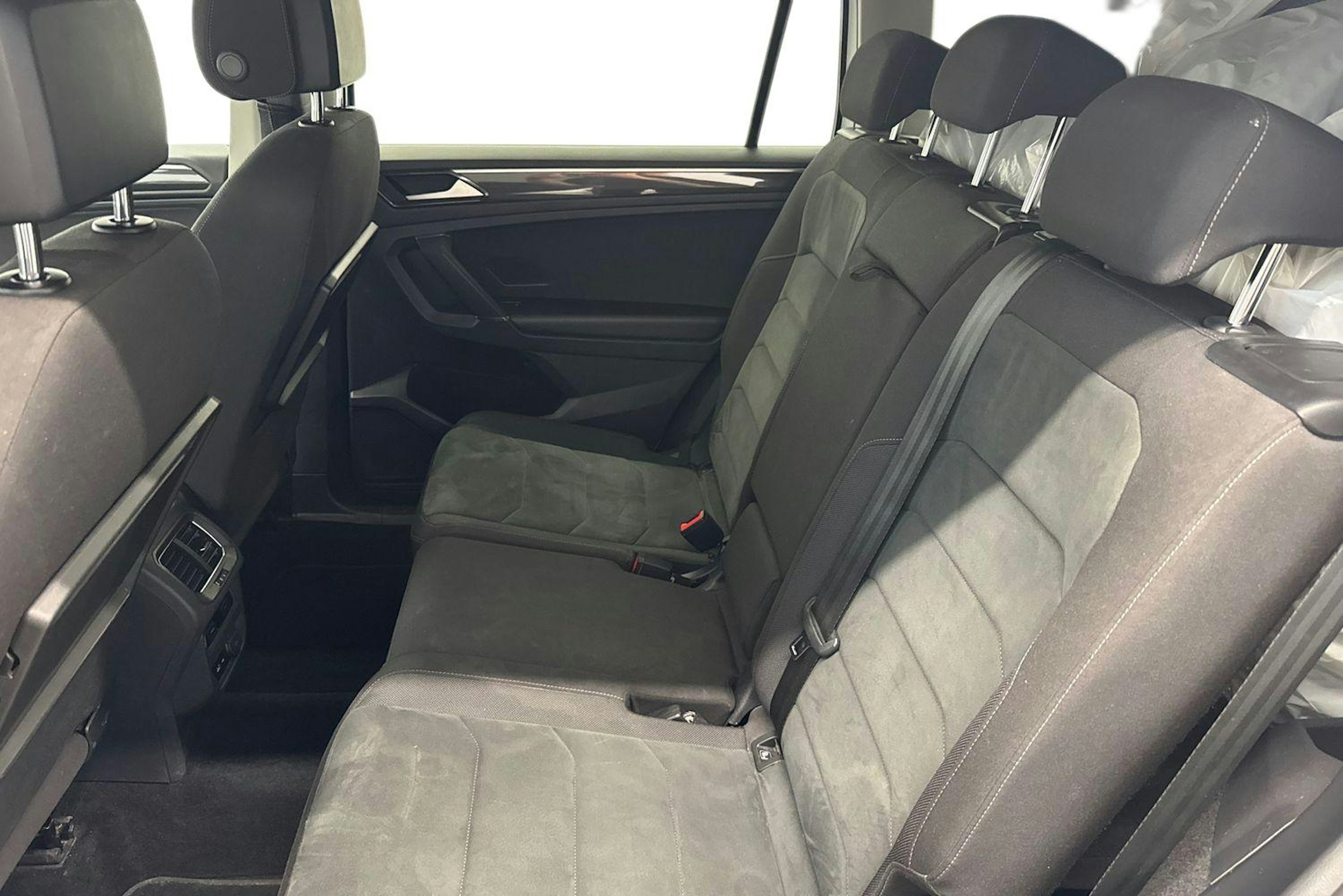 valkoinen Volkswagen Tiguan Allspace 2018 kuva 10.