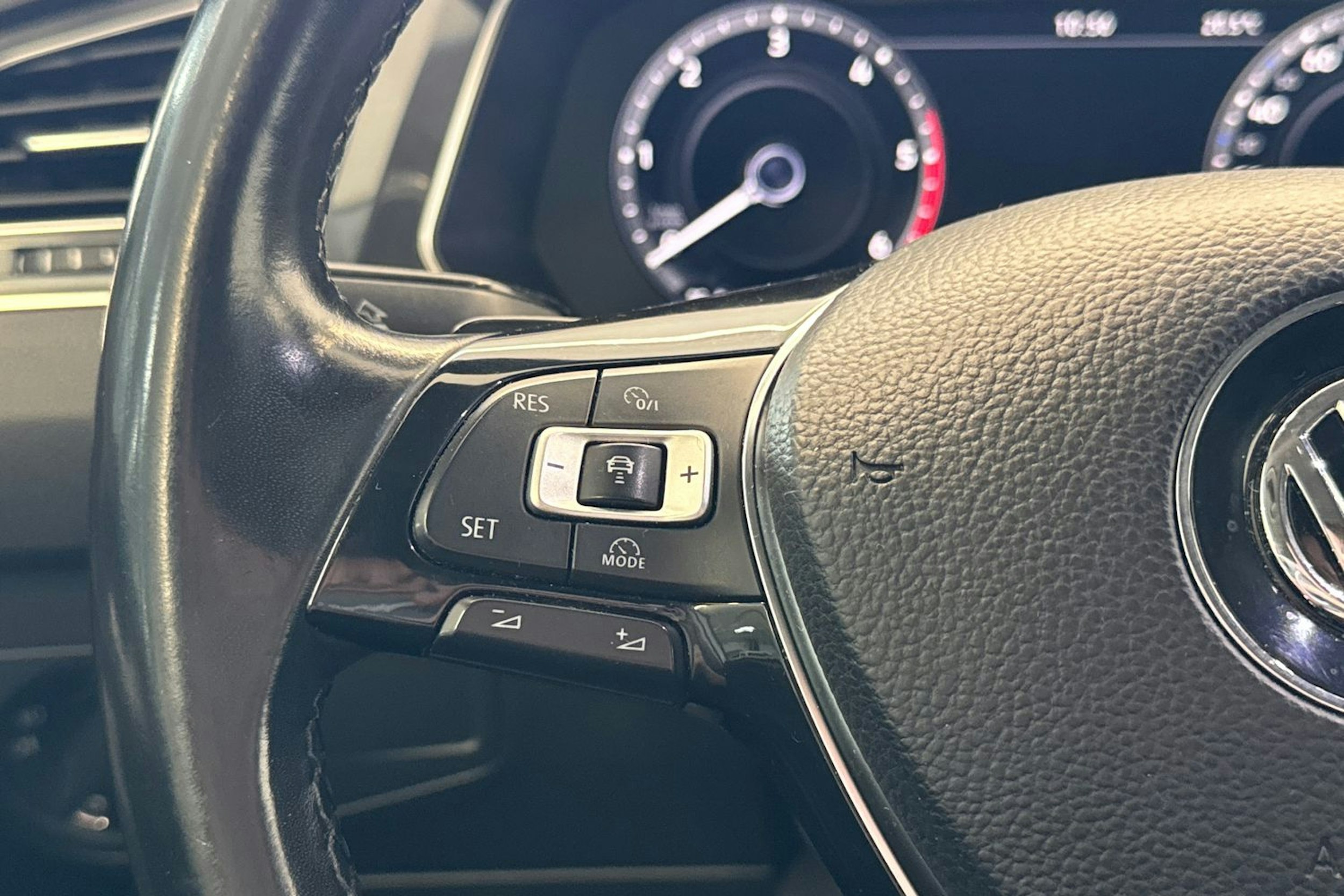 valkoinen Volkswagen Tiguan Allspace 2018 kuva 18.