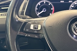 valkoinen Volkswagen Tiguan Allspace 2018 kuva 18.