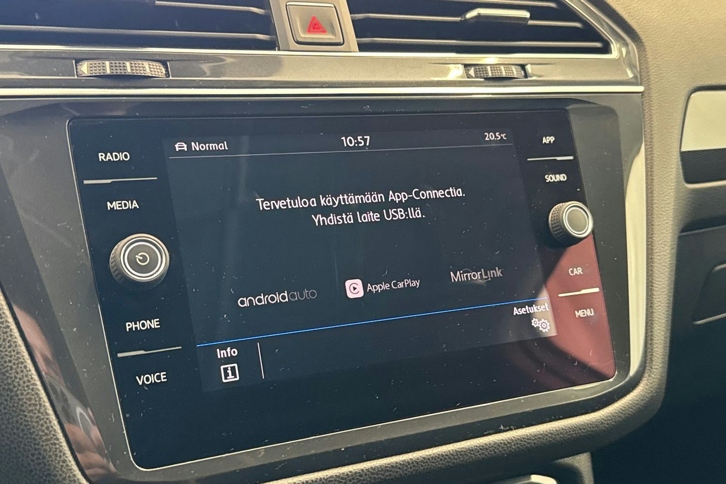 valkoinen Volkswagen Tiguan Allspace 2018 kuva 21.