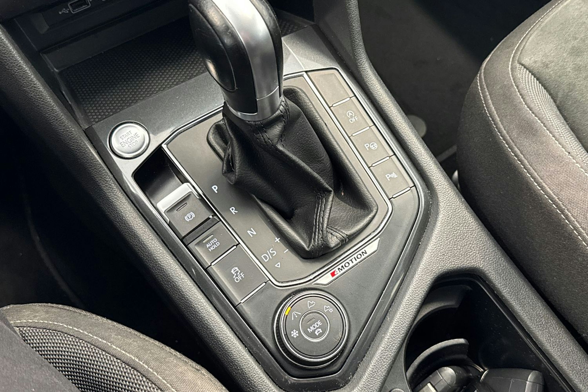 valkoinen Volkswagen Tiguan Allspace 2018 kuva 23.