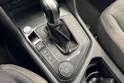 valkoinen Volkswagen Tiguan Allspace 2018 kuva 23.