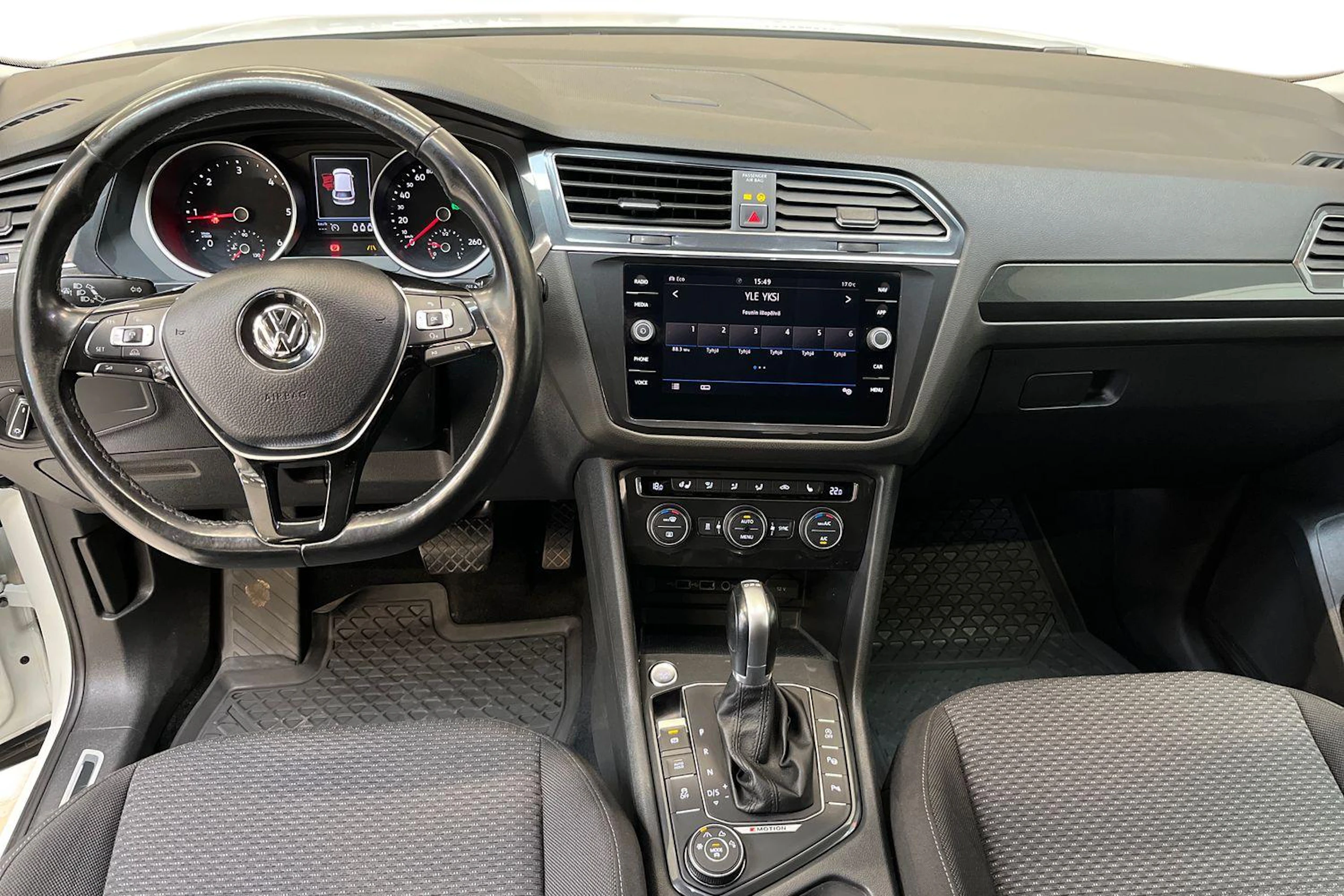 valkoinen Volkswagen Tiguan Allspace 2018 kuva 7.
