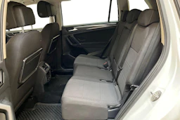 valkoinen Volkswagen Tiguan Allspace 2018 kuva 8.