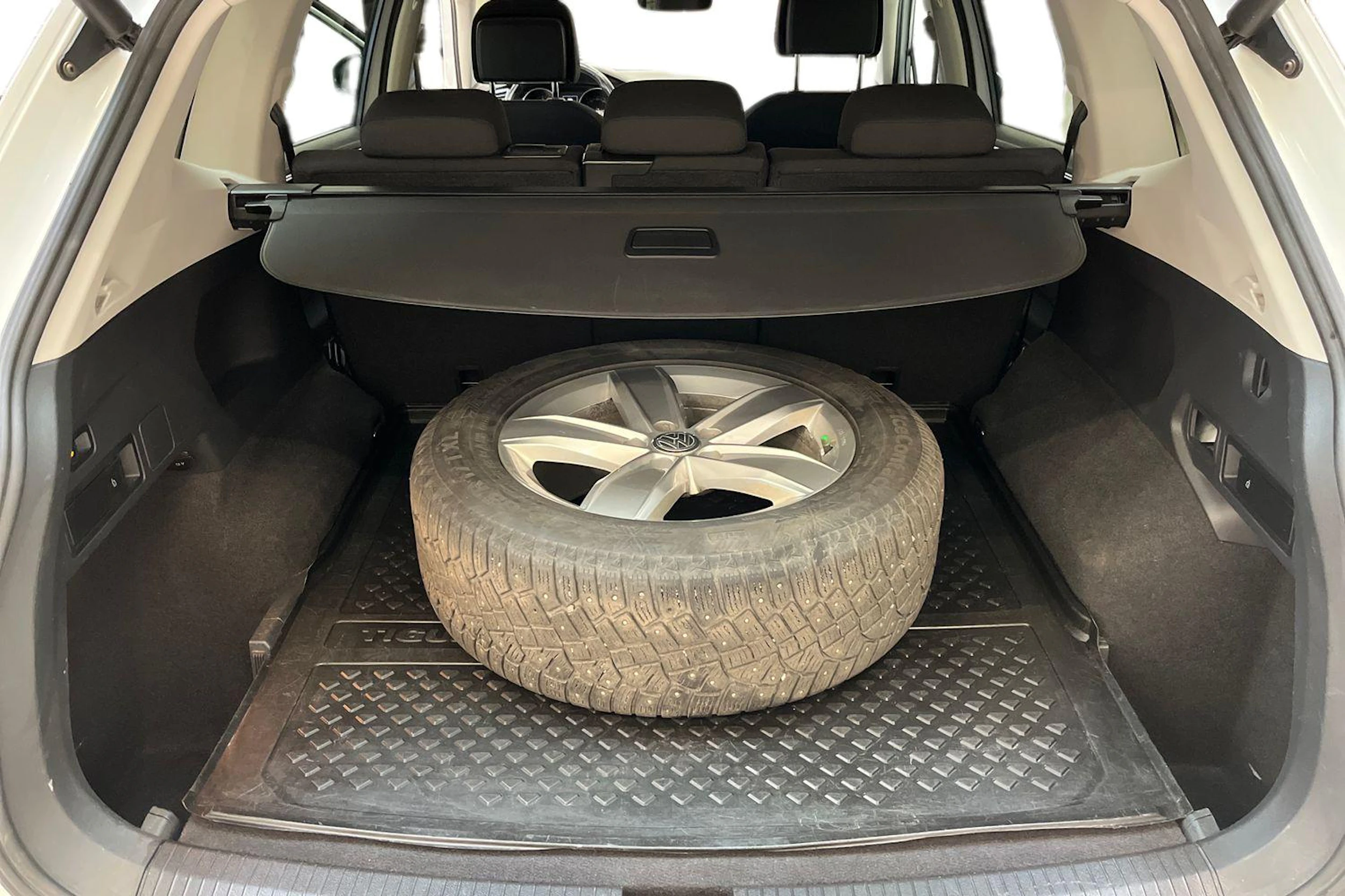 valkoinen Volkswagen Tiguan Allspace 2018 kuva 9.