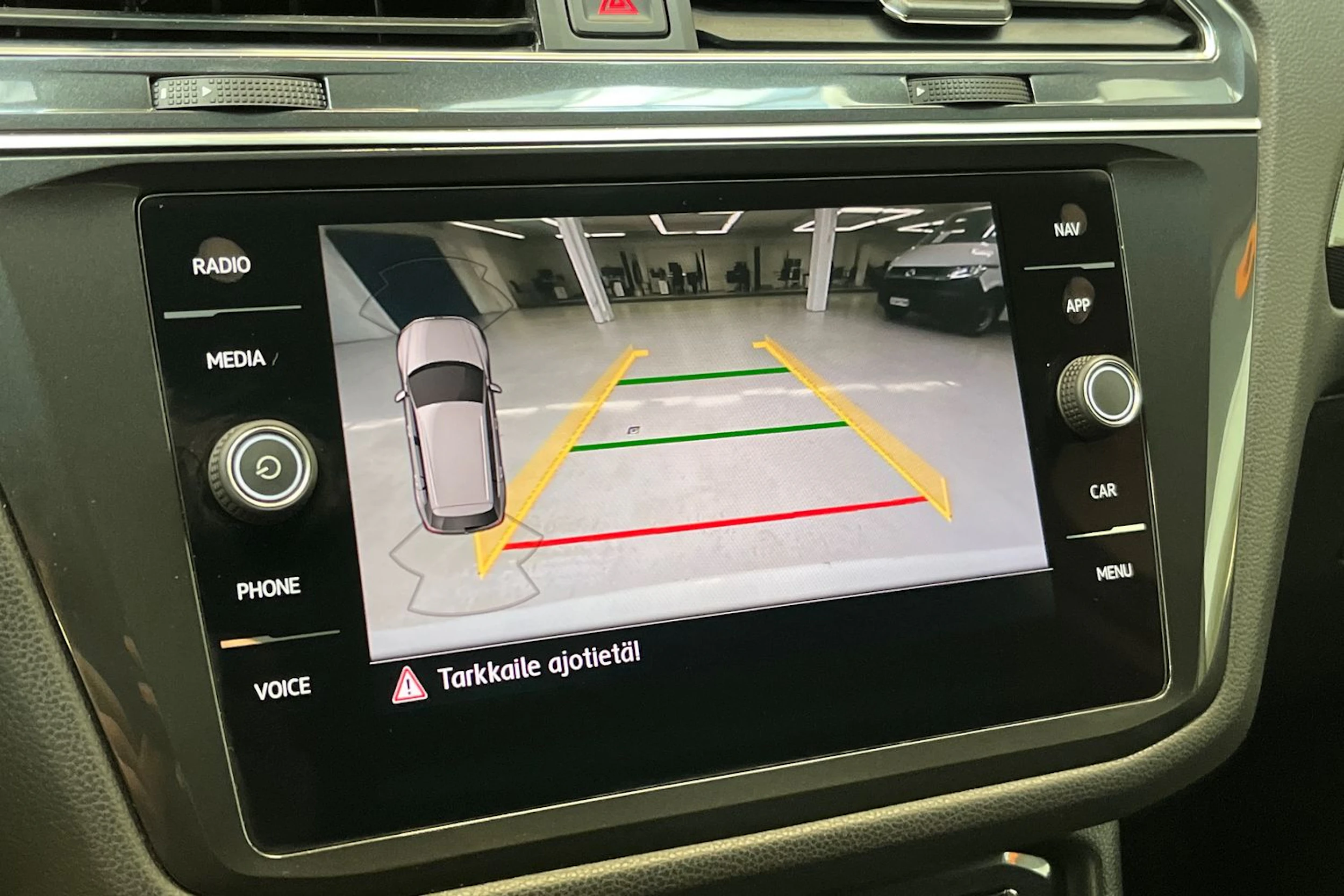 valkoinen Volkswagen Tiguan Allspace 2018 kuva 11.