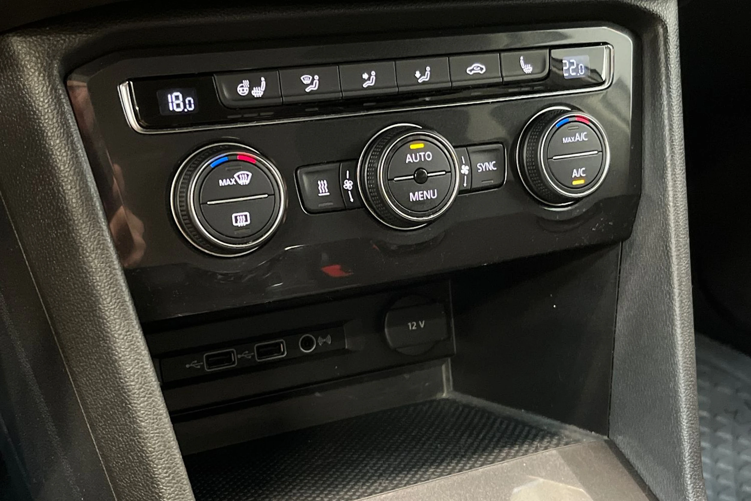 valkoinen Volkswagen Tiguan Allspace 2018 kuva 12.