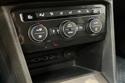 valkoinen Volkswagen Tiguan Allspace 2018 kuva 12.