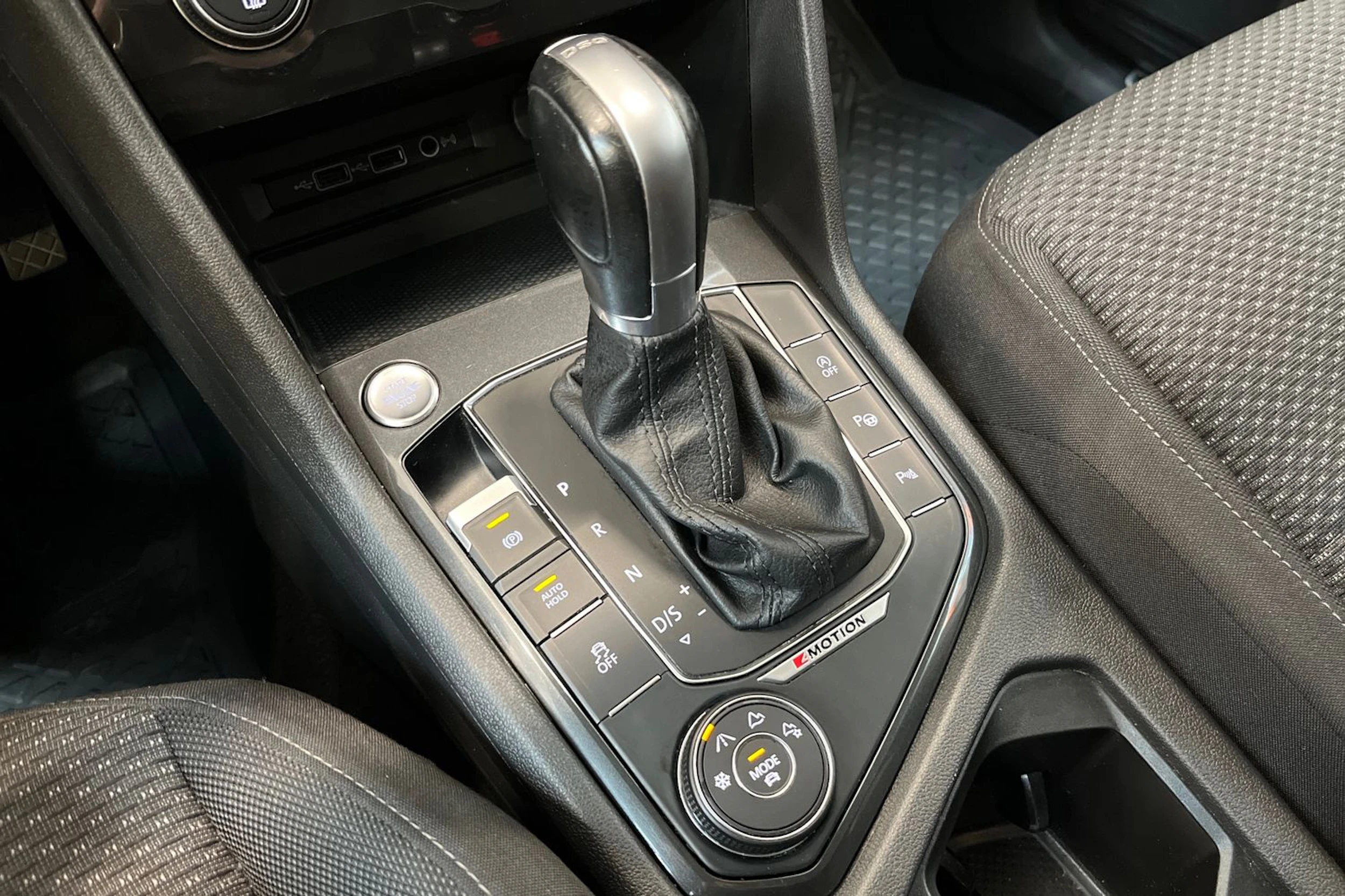 valkoinen Volkswagen Tiguan Allspace 2018 kuva 13.