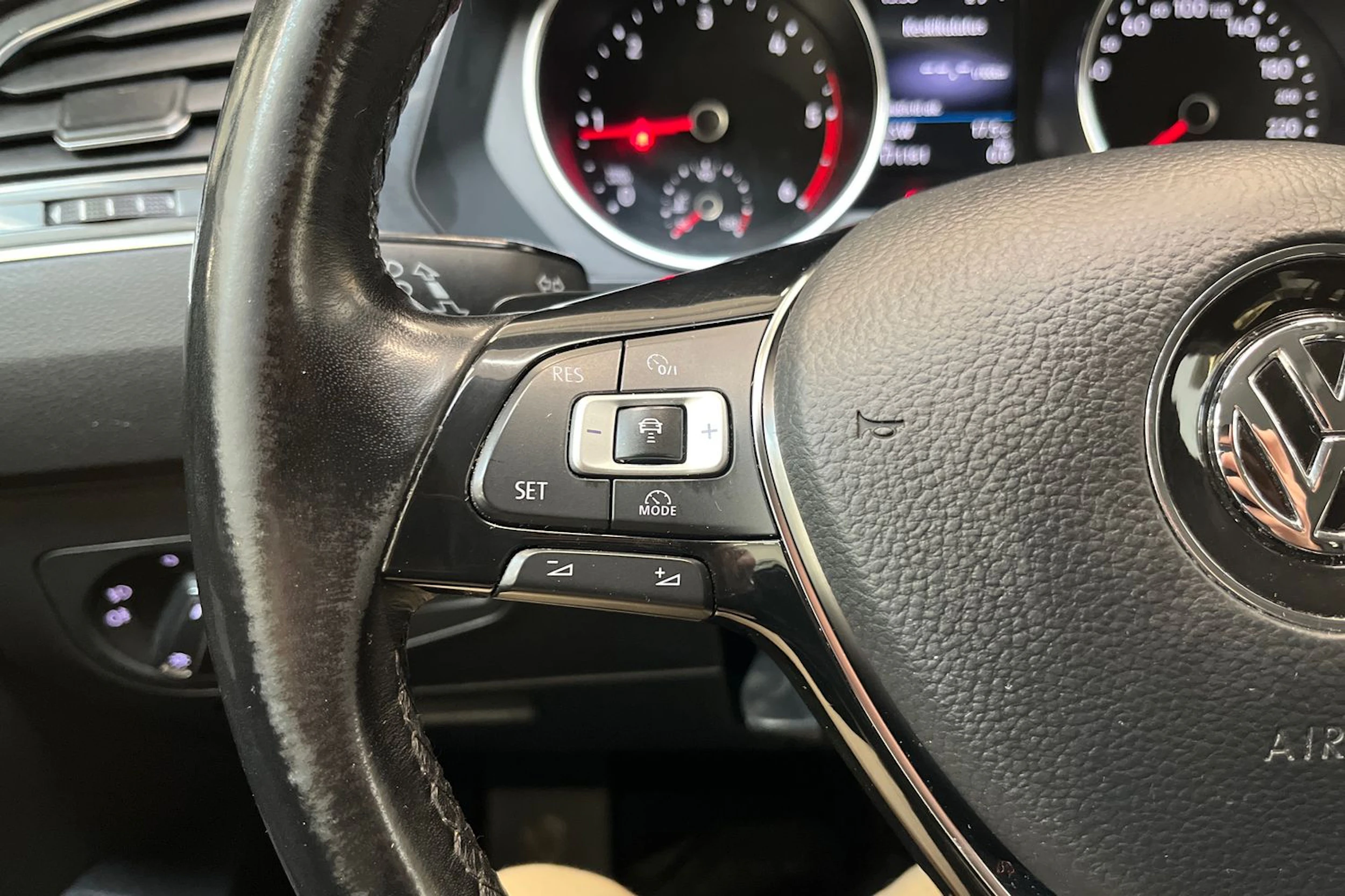 valkoinen Volkswagen Tiguan Allspace 2018 kuva 15.