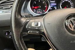 valkoinen Volkswagen Tiguan Allspace 2018 kuva 15.