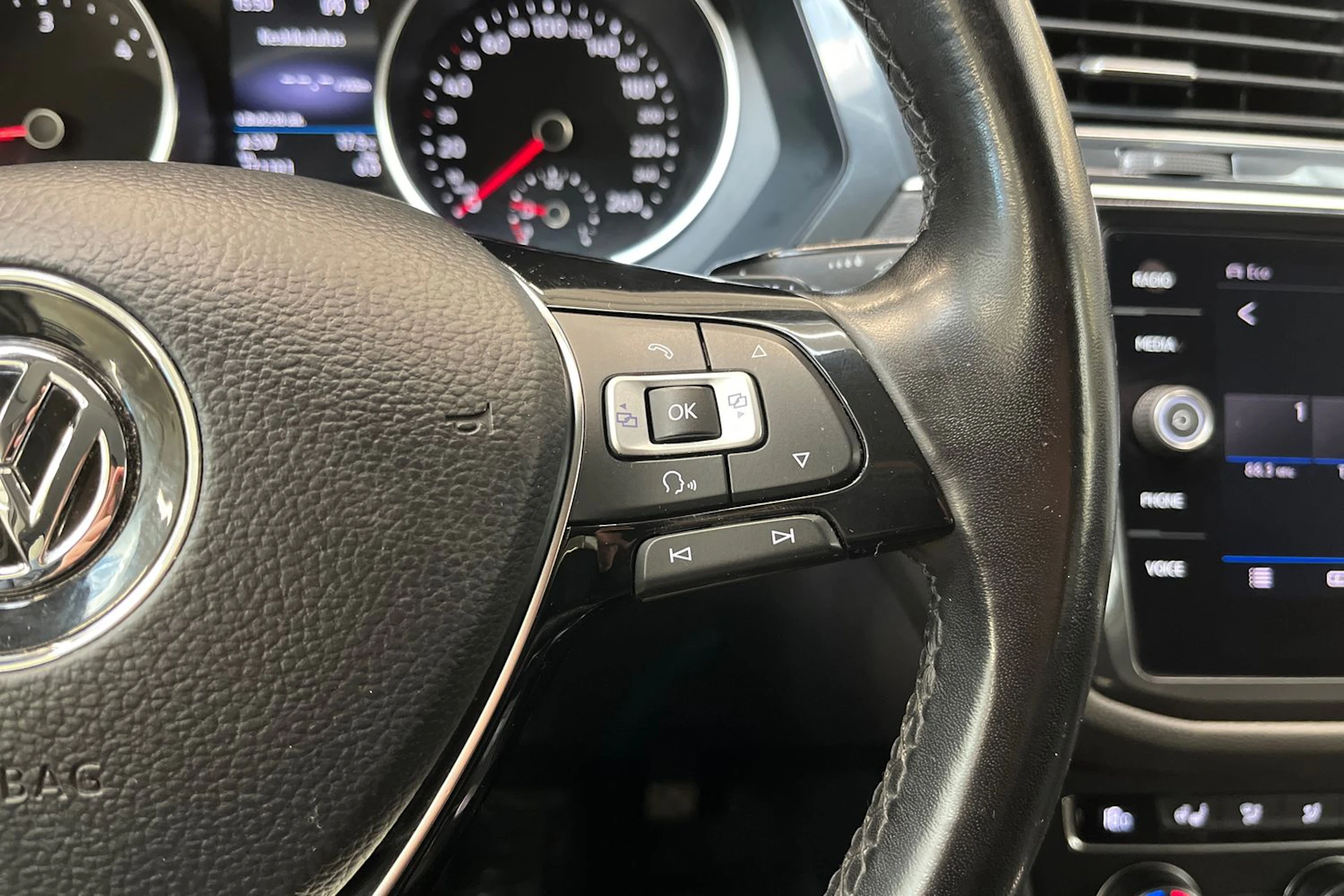 valkoinen Volkswagen Tiguan Allspace 2018 kuva 16.