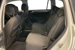 Valkoinen Volkswagen Tiguan Allspace 2018 kuva 8.