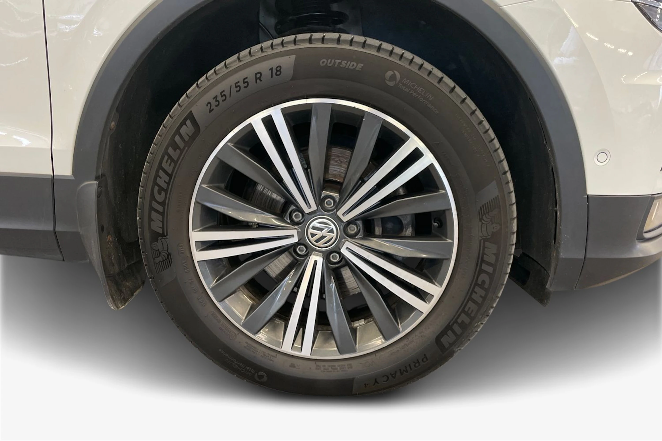 Valkoinen Volkswagen Tiguan Allspace 2018 kuva 9.