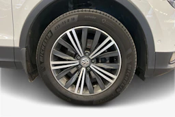 Valkoinen Volkswagen Tiguan Allspace 2018 kuva 9.