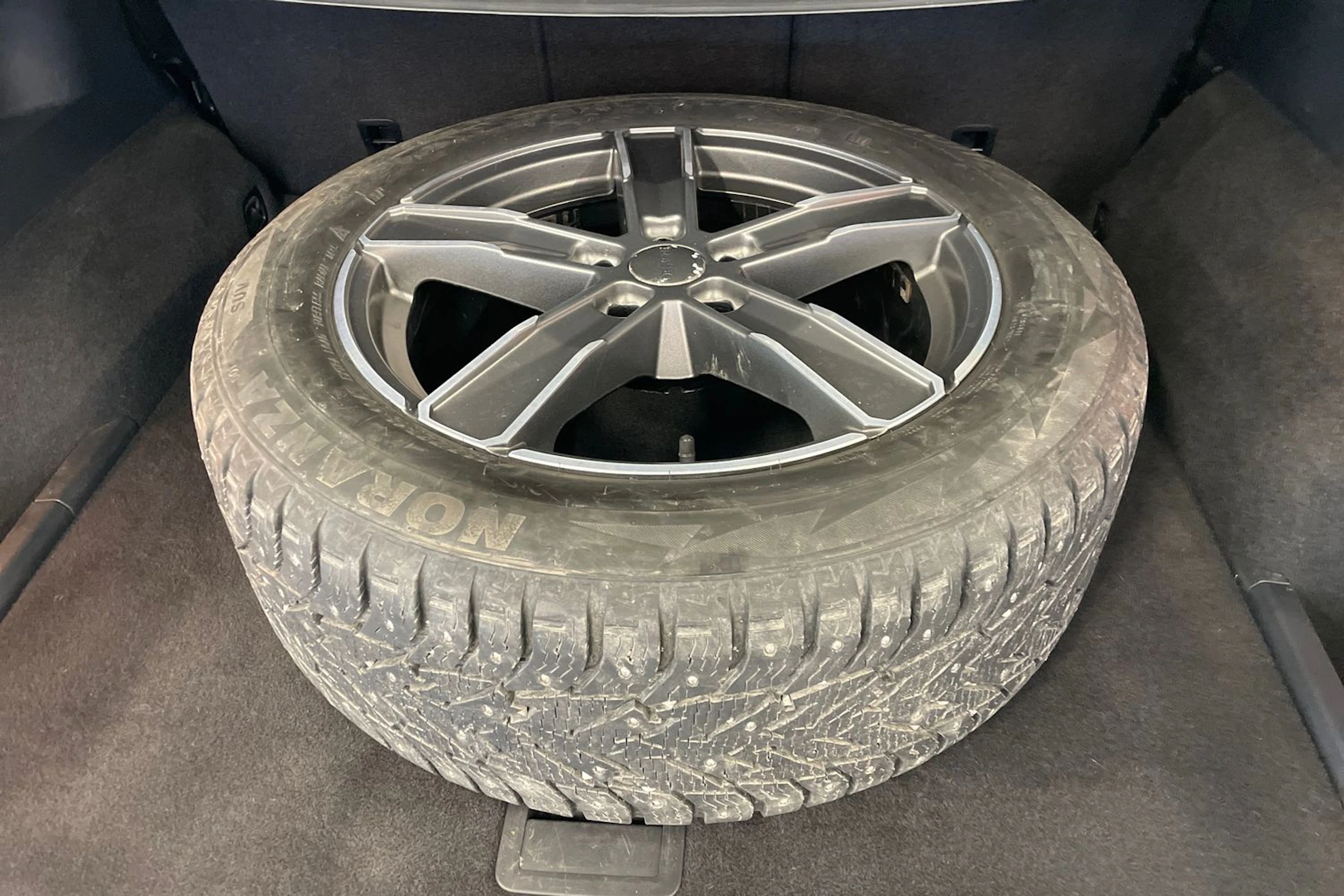 Valkoinen Volkswagen Tiguan Allspace 2018 kuva 10.