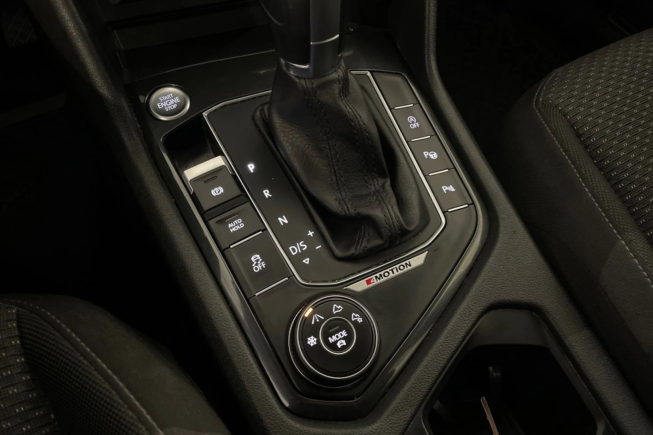 Valkoinen Volkswagen Tiguan Allspace 2018 kuva 13.