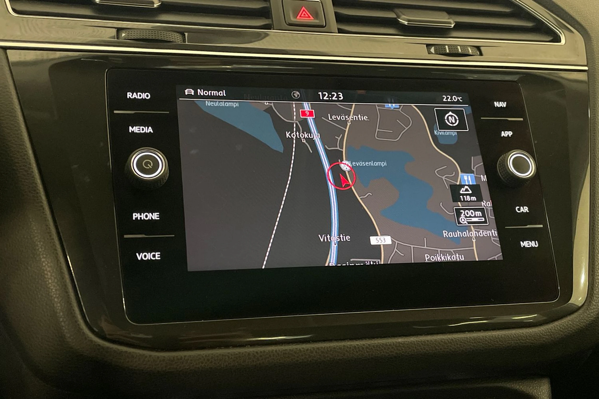 Valkoinen Volkswagen Tiguan Allspace 2018 kuva 15.