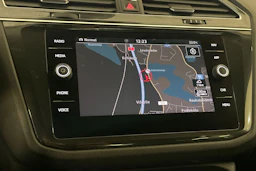 Valkoinen Volkswagen Tiguan Allspace 2018 kuva 15.
