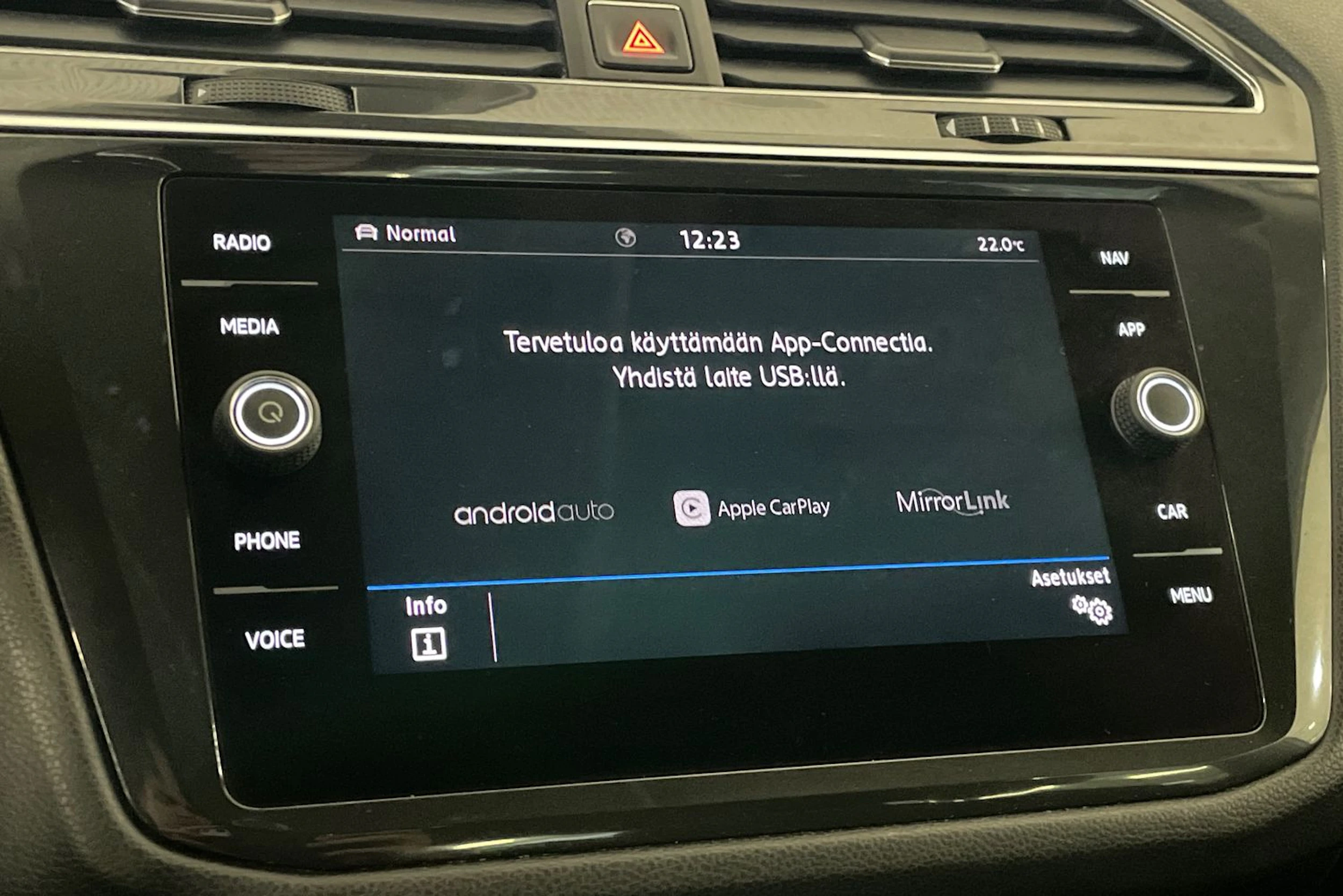 Valkoinen Volkswagen Tiguan Allspace 2018 kuva 16.