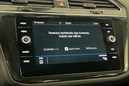 Valkoinen Volkswagen Tiguan Allspace 2018 kuva 16.