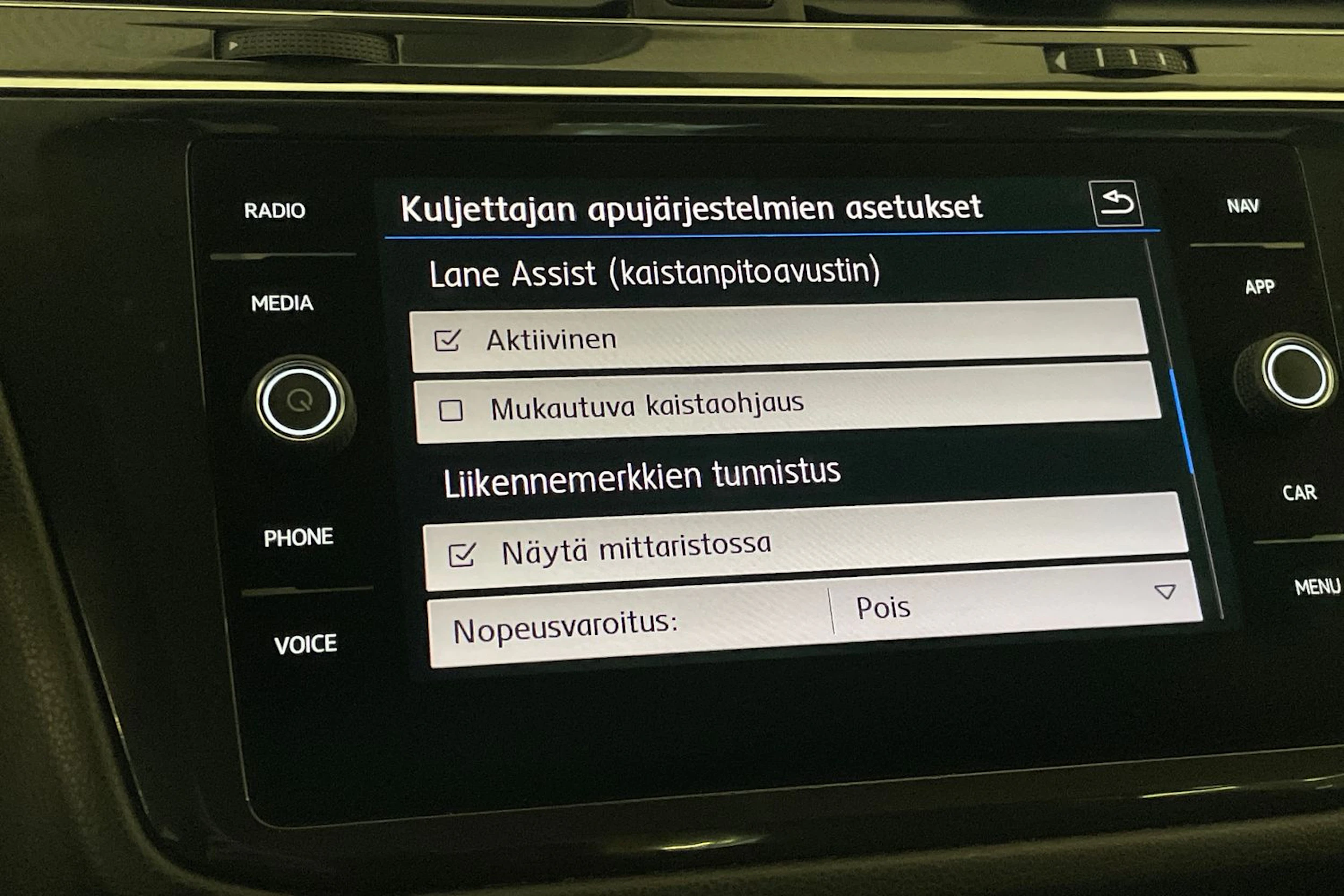 Valkoinen Volkswagen Tiguan Allspace 2018 kuva 20.