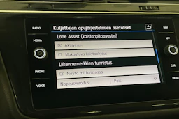 Valkoinen Volkswagen Tiguan Allspace 2018 kuva 20.