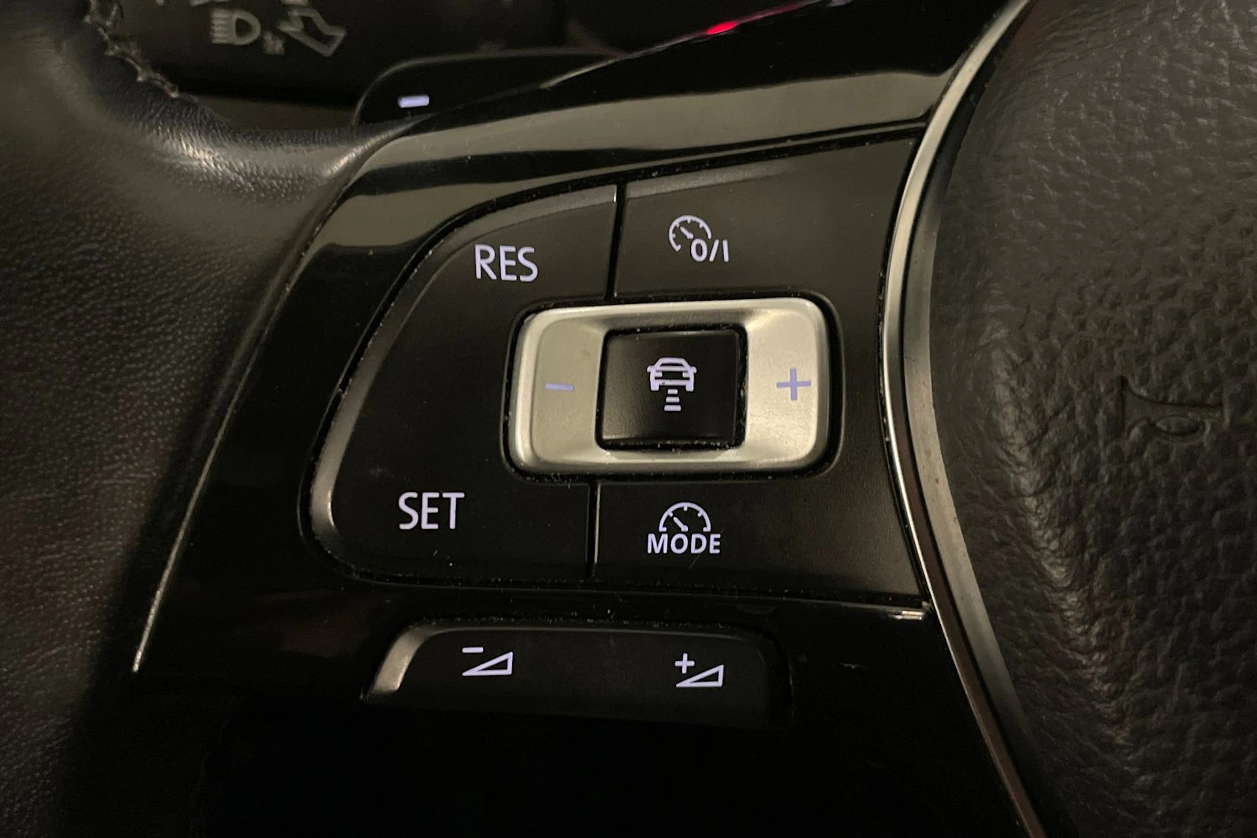 Valkoinen Volkswagen Tiguan Allspace 2018 kuva 21.