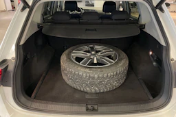 Valkoinen Volkswagen Tiguan Allspace 2018 kuva 26.