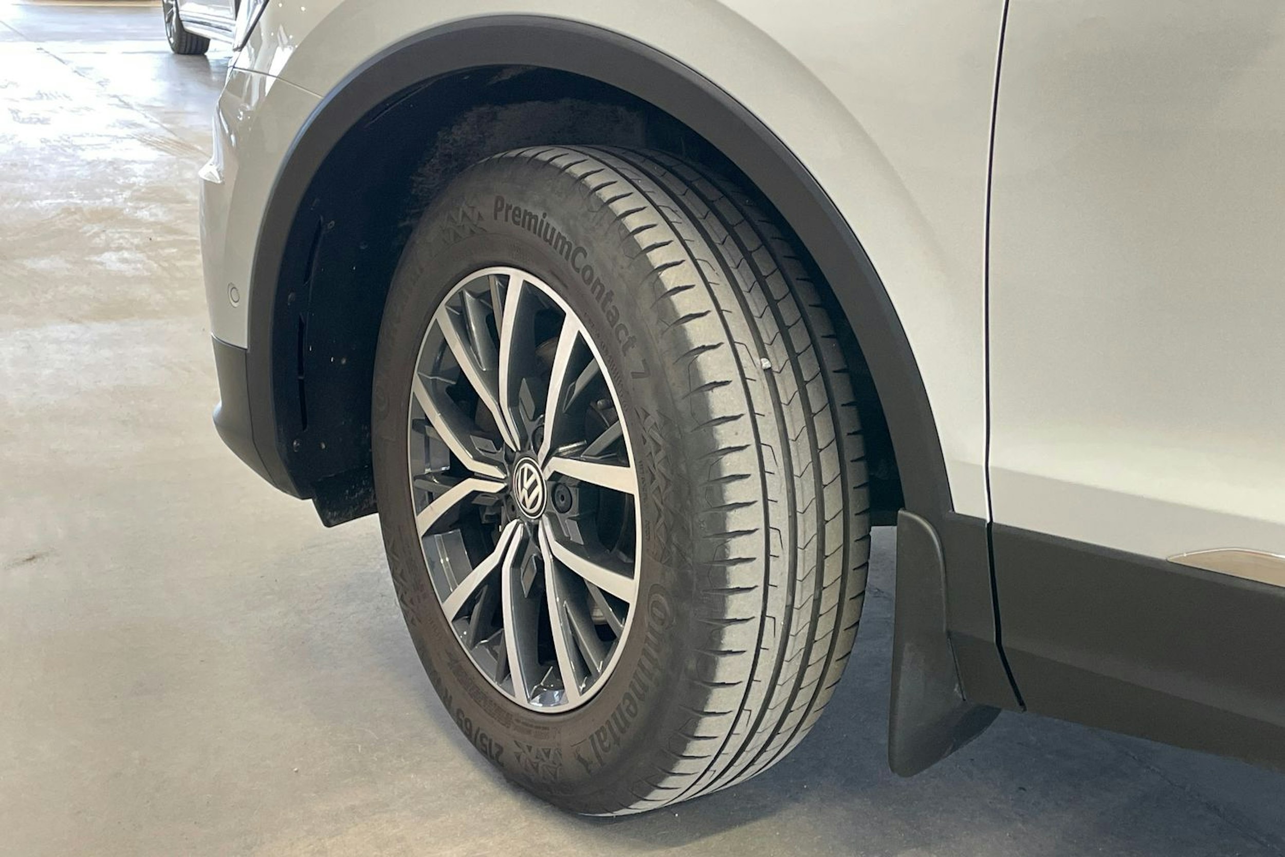Valkoinen Volkswagen Tiguan Allspace 2019 kuva 13.