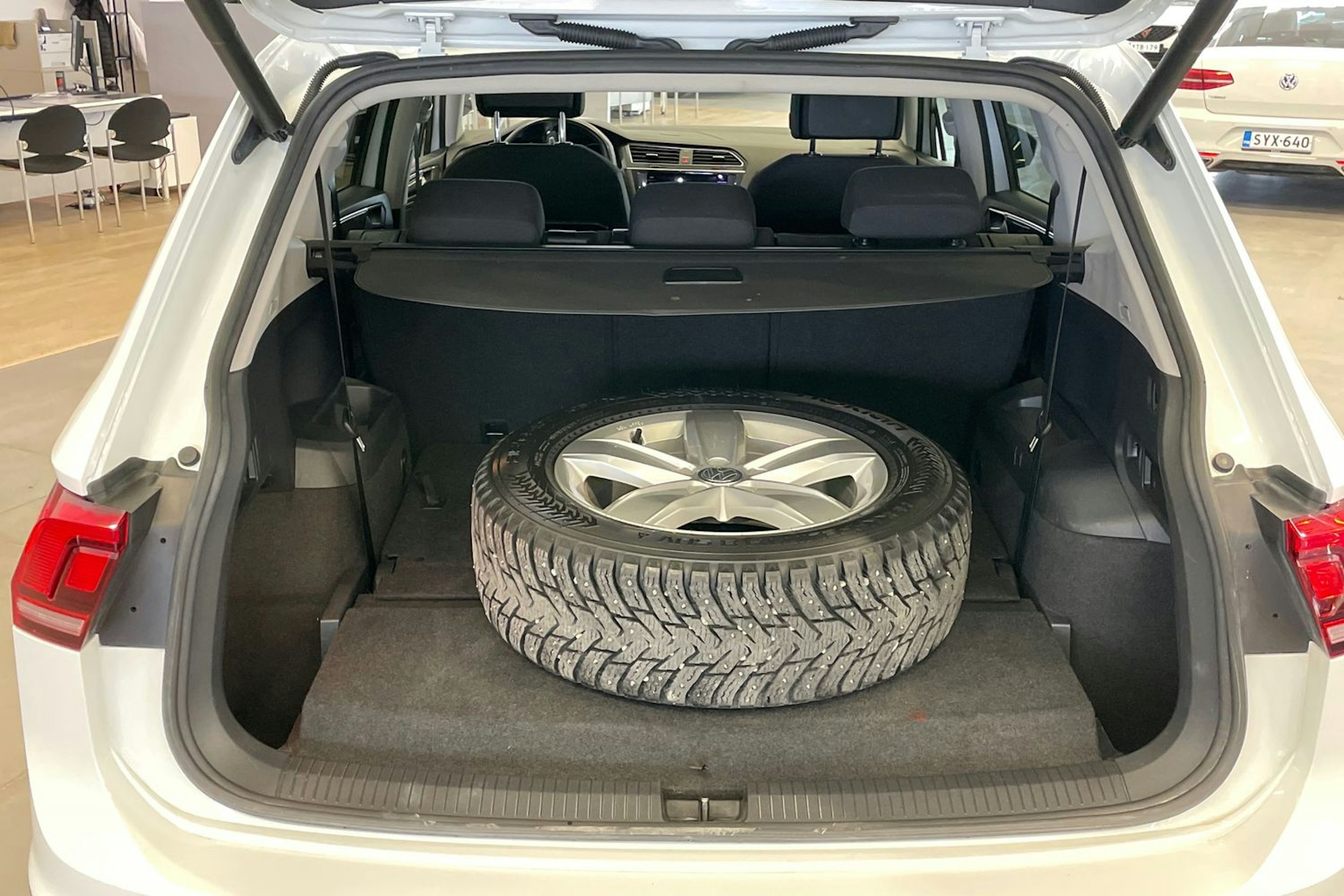 Valkoinen Volkswagen Tiguan Allspace 2019 kuva 15.