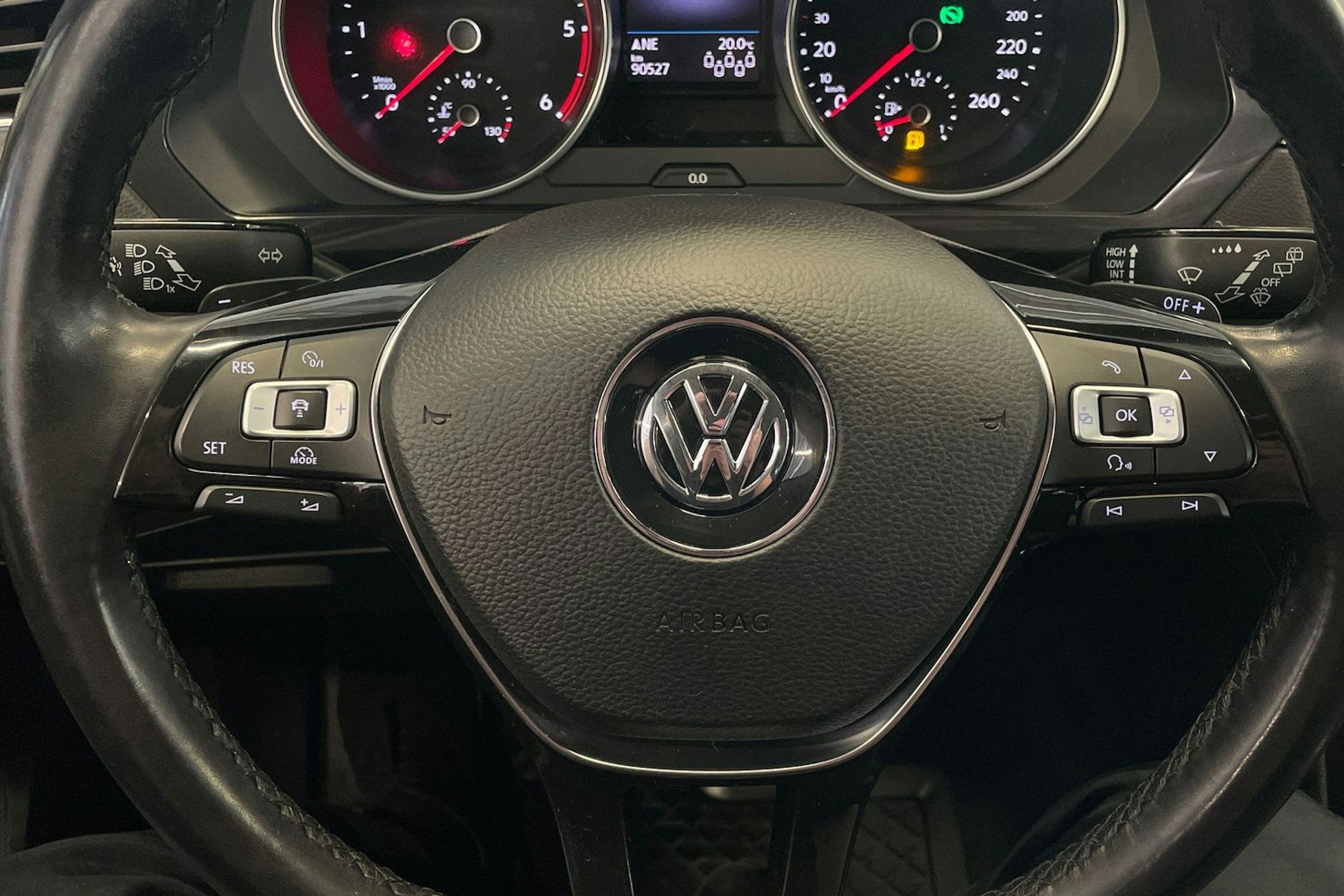 Valkoinen Volkswagen Tiguan Allspace 2019 kuva 18.