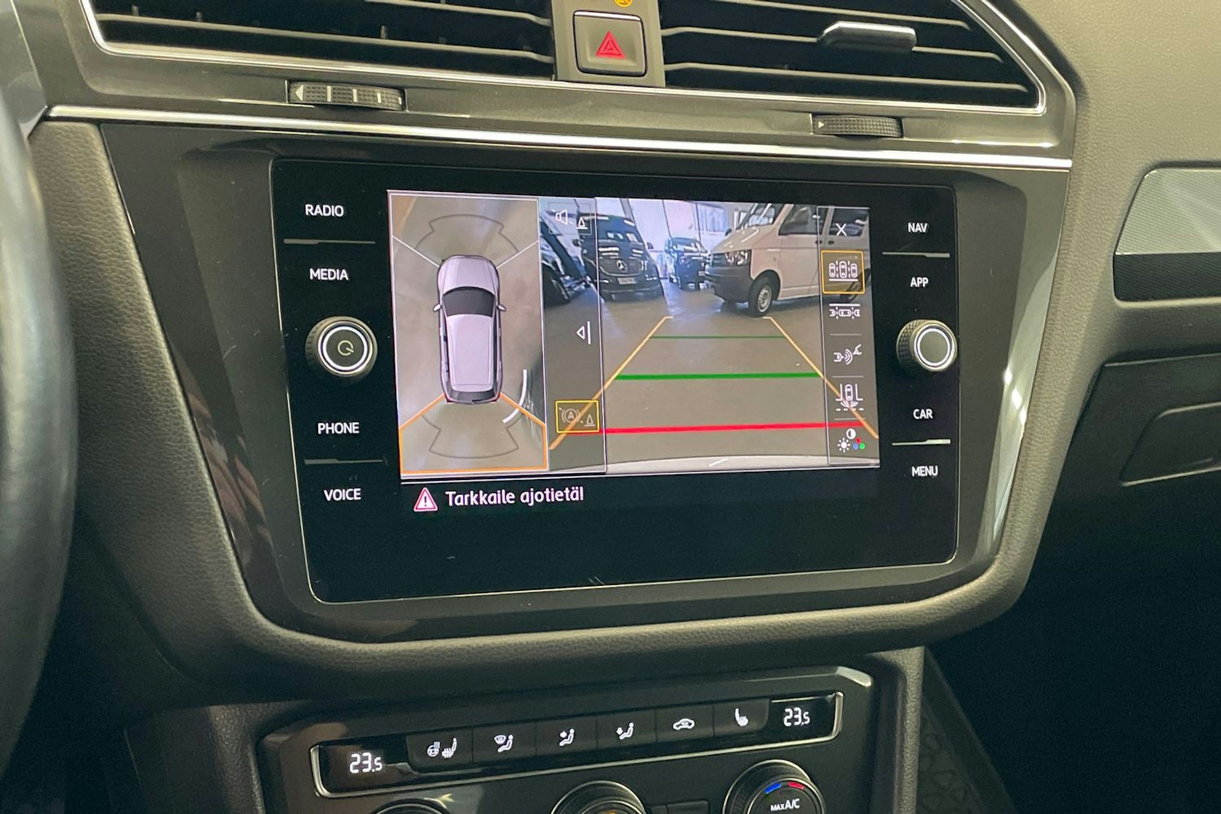 Valkoinen Volkswagen Tiguan Allspace 2019 kuva 20.