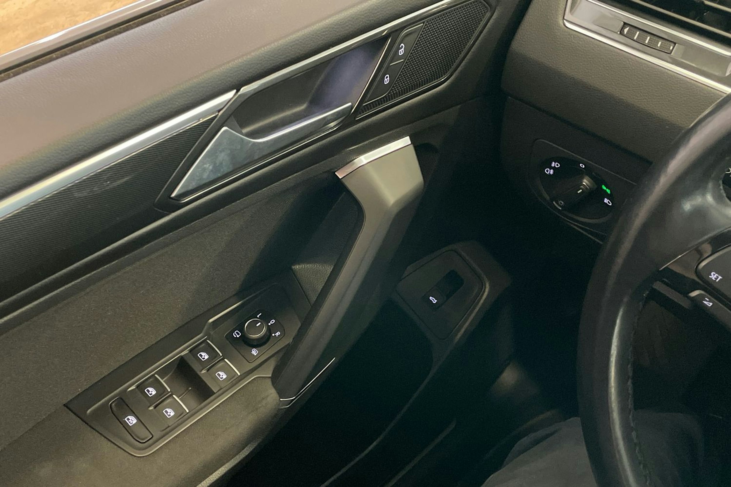 Valkoinen Volkswagen Tiguan Allspace 2019 kuva 22.