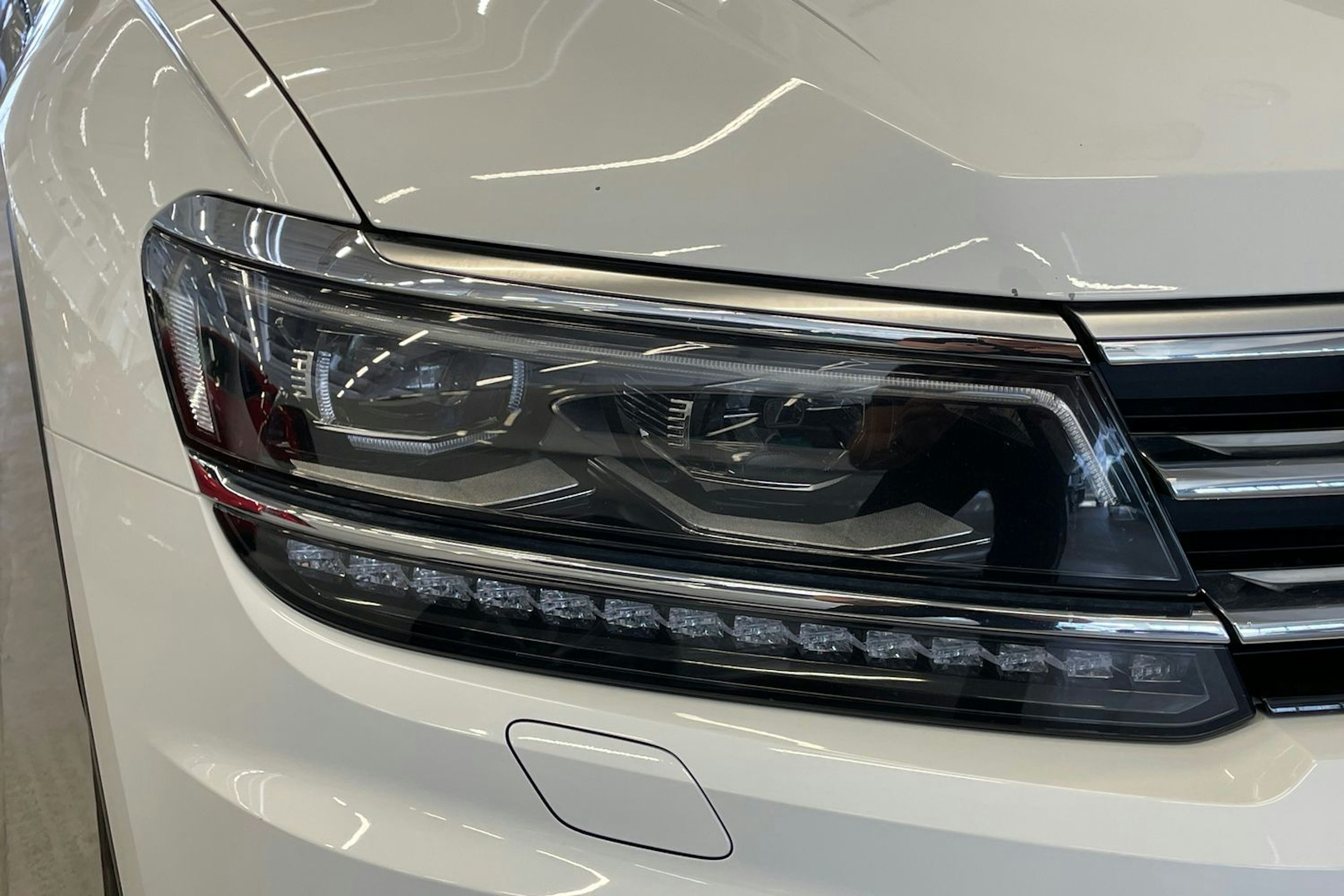 Valkoinen Volkswagen Tiguan Allspace 2019 kuva 23.