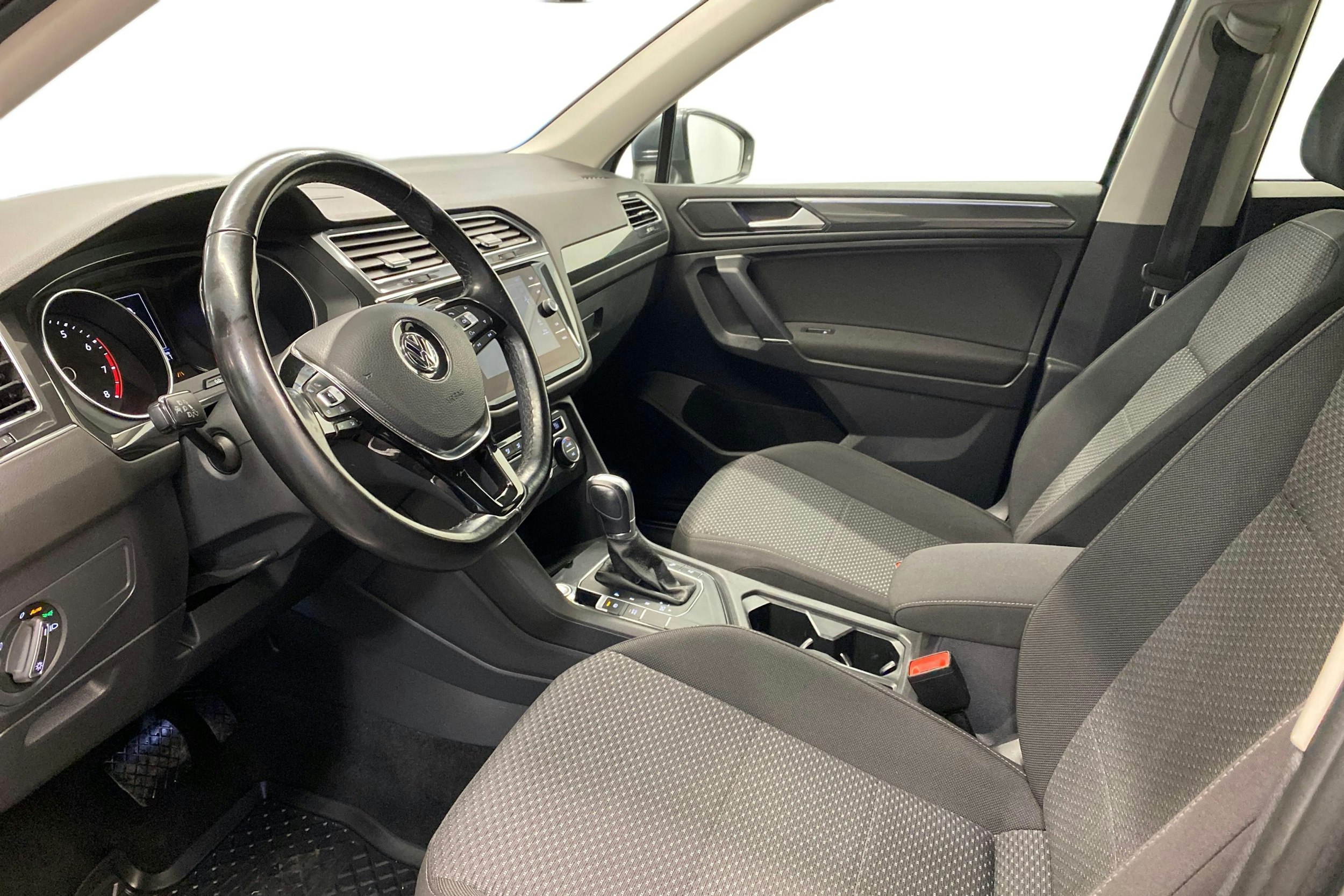 harmaa Volkswagen Tiguan Allspace 2019 kuva 7.