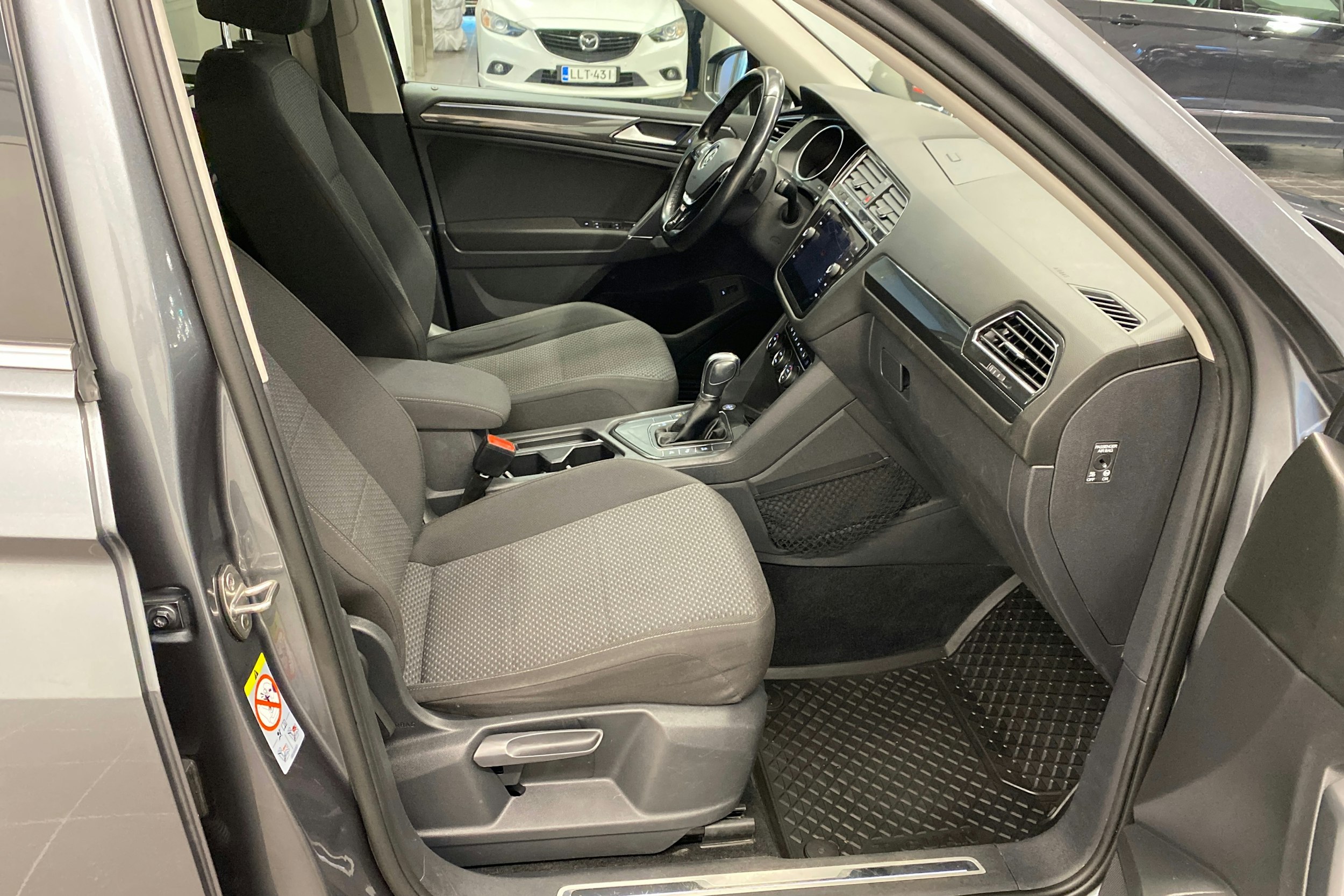 harmaa Volkswagen Tiguan Allspace 2019 kuva 22.