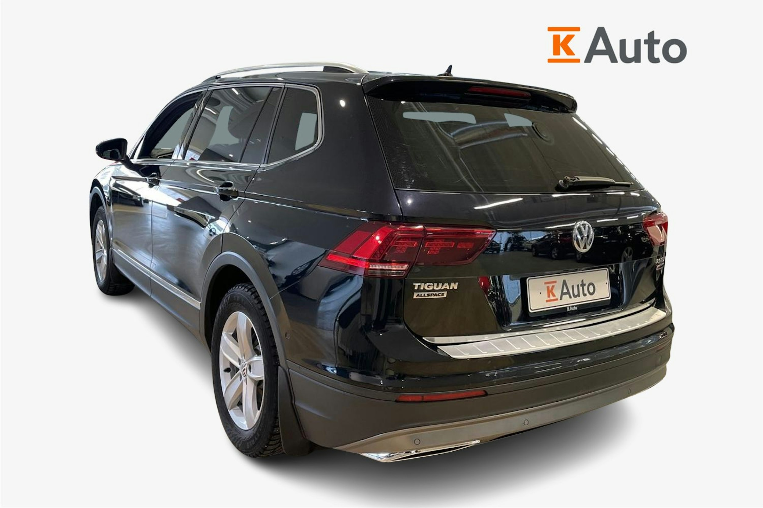 Musta Volkswagen Tiguan Allspace 2019 kuva 2.